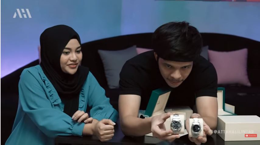 atta-halilintar-dan-aurel-hermansyah-memberi-hadiah-jam-rolex-untuk-orangtuanya.jpg