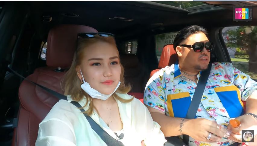 ayu-ting-ting-dan-ivan-gunawan-pulang-bersama-dalam-satu-mobil-selepas-syuting.jpg