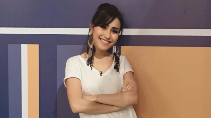 Kerap Dicibir, Sekarang Ayu Ting Ting Bikin Netizen Terharu Sampai Merinding karena Lakukan Ini!