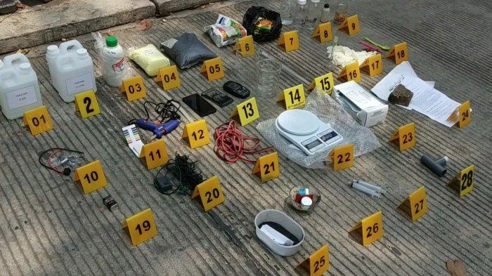 barang-bukti-yang-diamankan-dari-penggerebekan-terduga-teroris-di-cilincing.jpg