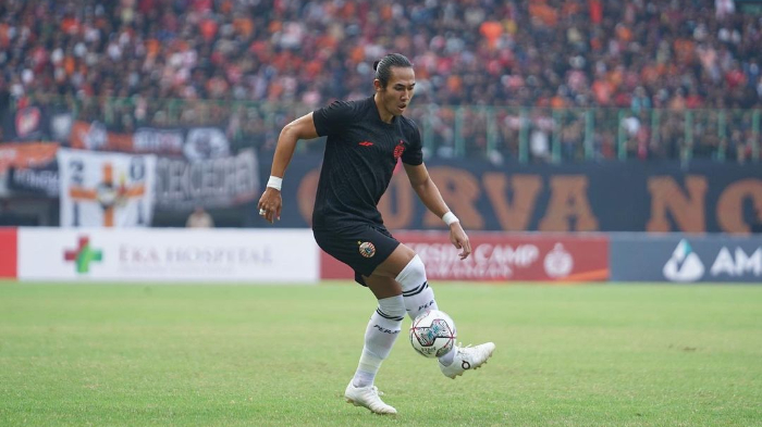bek-berlabel-timnas-indonesia-milik-persija-jakarta-ryuji-utomo.jpg