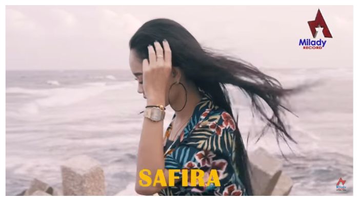 berikut-ini-lirik-lagu-dan-kunci-chord-gitar-ku-puja-puja-safira-inema.jpg