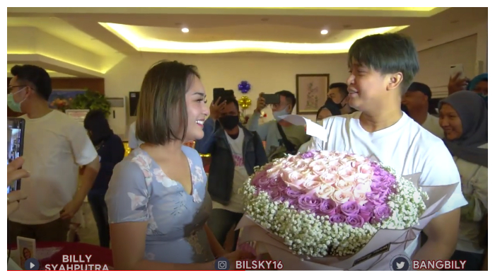 billy-syahputra-saat-memberi-kejutan-untuk-amanda-manopo.jpg