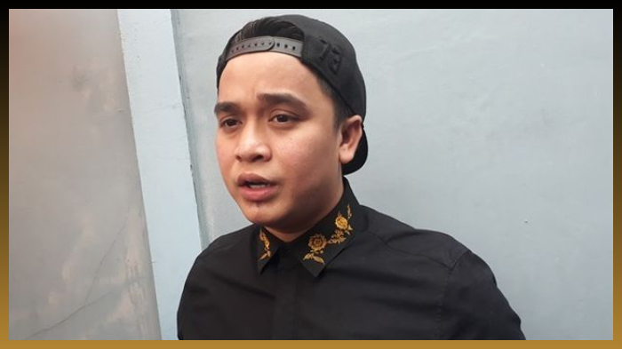 Beredar Video Billy Syahputra Bagi-bagi Uang Lebaran, Nominal Uangnya Dikritik Haters