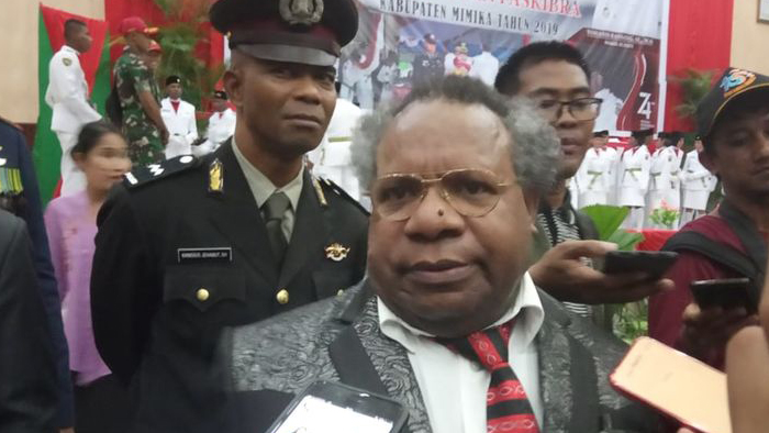 bupati-mimika-eltinus-omaleng.jpg