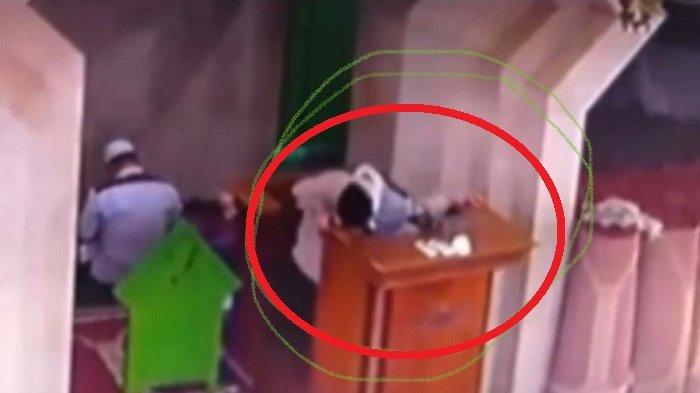 capture-rekaman-cctv-ustaz-rudding-emmang-ambruk-saat-sedang-ceramah.jpg