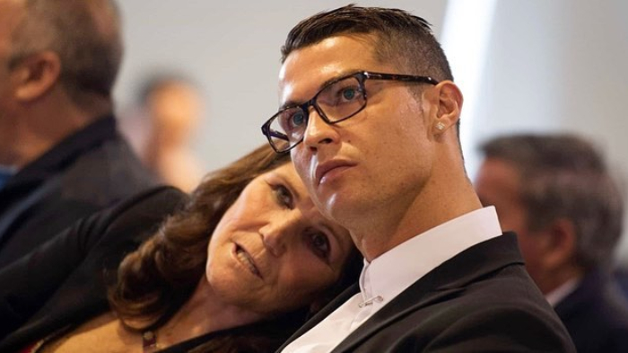 cristiano-ronaldo-bersama-sang-ibu-maria-dolores-postingan-instagram-pada-30-juli-2019.jpg