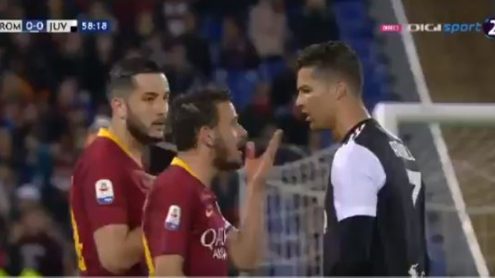 cristiano-ronaldo-bersitegang-dengan-alessandro-florenzi.jpg