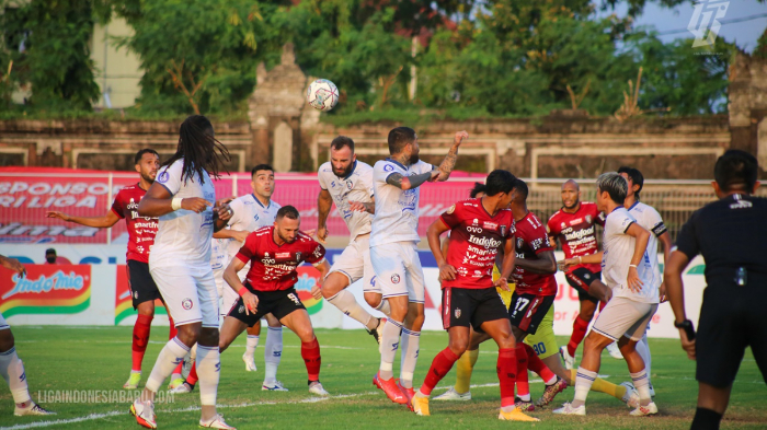 Jadi Biang Kekalahan Arema FC dari Bali United, 1 Pemain Singo Edan Dihujat Aremania: Cuan?