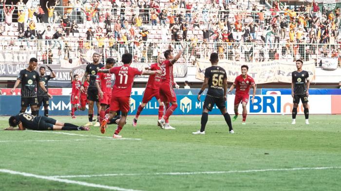 cuplikan-laga-persija-vs-barito-2211.jpg