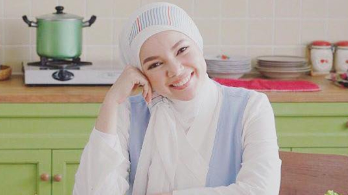 Sering Dibully Netizen di Medsos, Dewi Sandra: Suka-suka Lo!