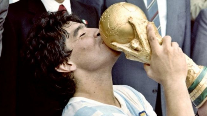 diego-maradona-saat-menjuarai-piala-dunia-1986-bersama-timnas-argentina-di-meksiko.jpg