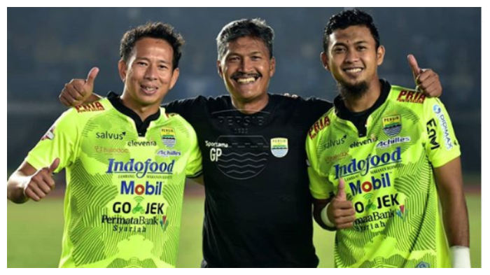 dua-kiper-persib-bandung-i-made-wirawan-dan-m-natshir.jpg