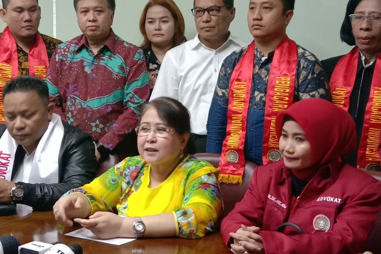 elza-syarief-menggelar-jumpa-pers-dikantor-hukumnya-di-kawasan-menteng.jpg