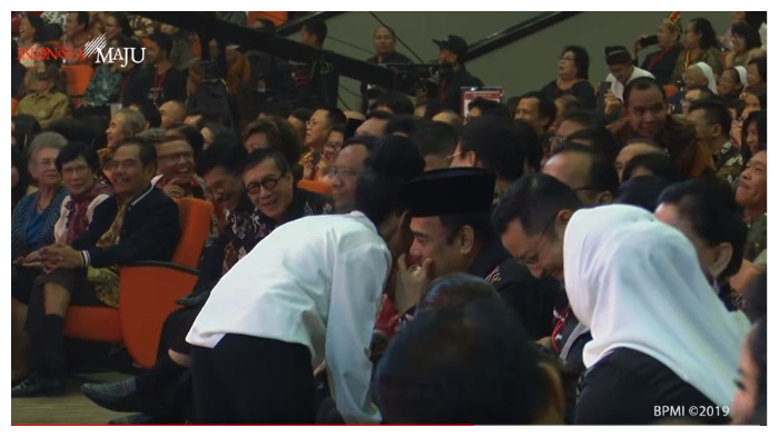 Reaksi Lucu Anak Asal NTT saat Diminta Jokowi Sebutkan 3 Nama Menteri: Pak Jendral, Menteri Agama