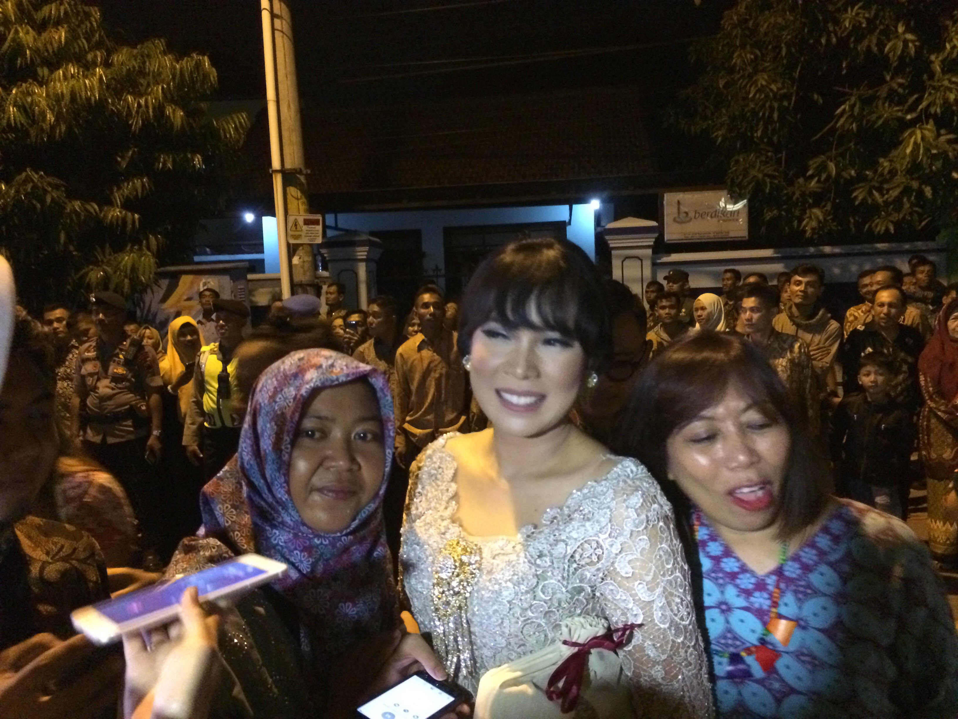 Tips Sukses Berumah Tangga ala Fitri Tropika untuk Kahiyang Ayu daN Bobby Nasution