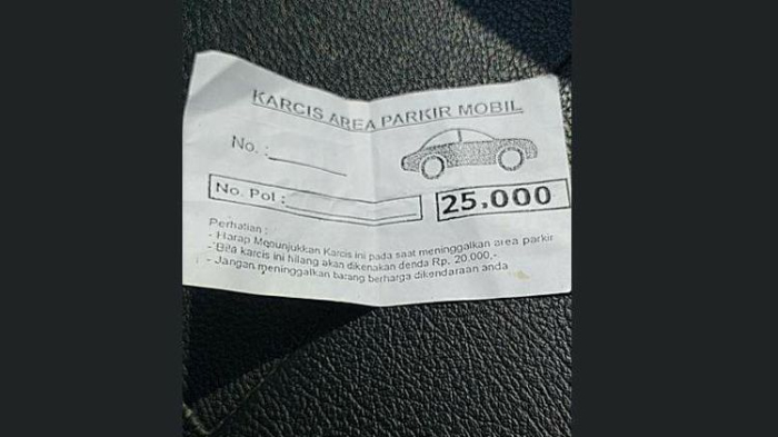 foto-karcis-parkir-mobil-dengan-tarif-rp-25000.jpg