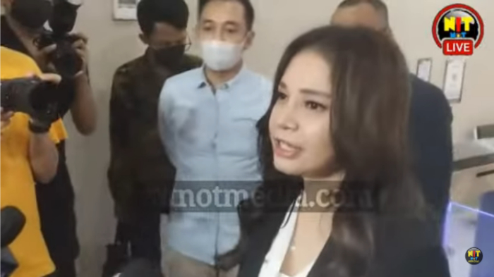 foto-rossa-saat-penuhi-panggilan-bareskrim-polri.jpg