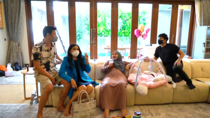 Aurel Hermansyah Aktif Gerak Pasca Melahirkan, Titi Kamal Berikan Reaksi: Hebat Banget Sih