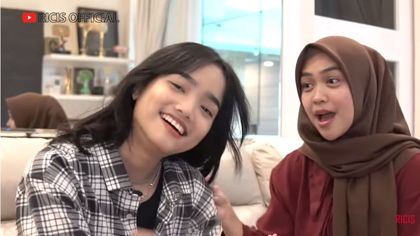 fuji-gelagapan-dan-tersipu-malu-di-hadapan-ria-ricis-saat-membahas-thariq-halilintar.jpg