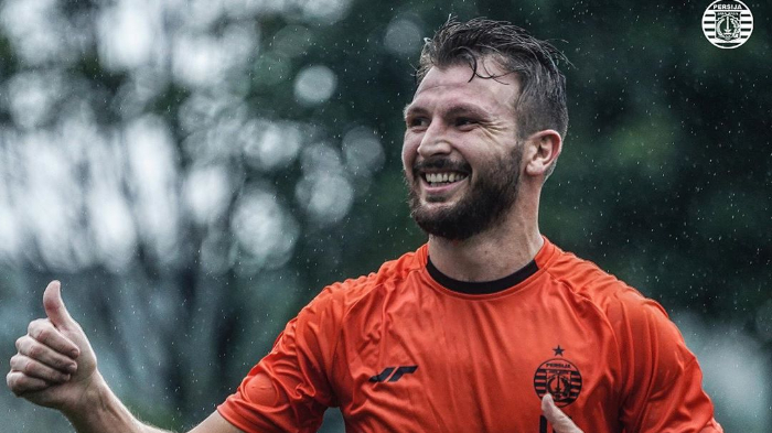 gelandang-baru-persija-jakarta-marco-motta-saat-melakukan-latihan-di-lapangan-abc.jpg