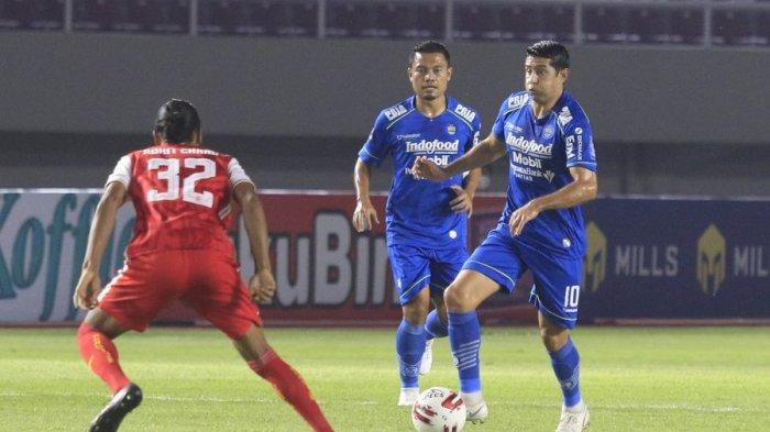 gelandang-persib-bandung-esteban-vizcarra-rohit-chand-persija.jpg