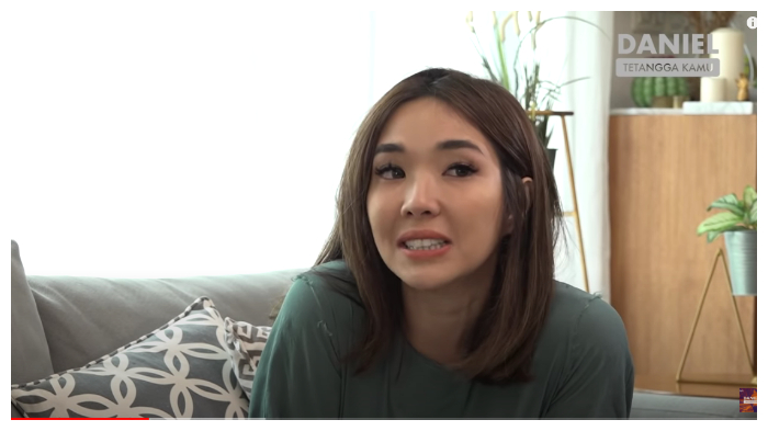 gisel-menangis-mengaku-merasa-bersalah-ceraikan-gading-marten.jpg