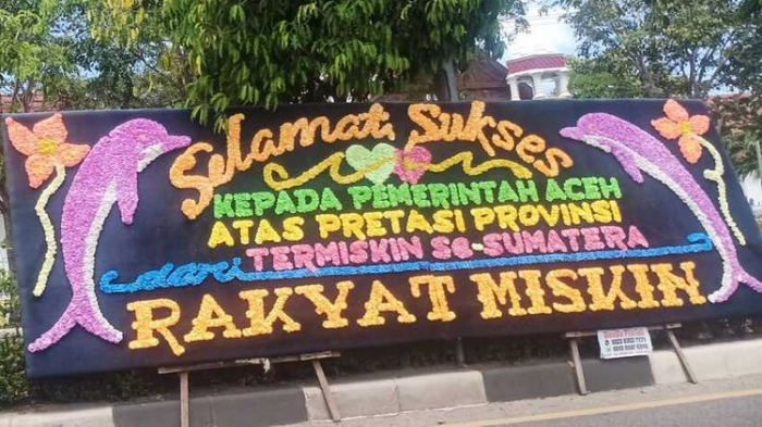 gubernur-aceh-sepanjang-jalan-teuku-nyak-arief-berjejer-terpasang-papan-bunga-ucapan-selamat.jpg