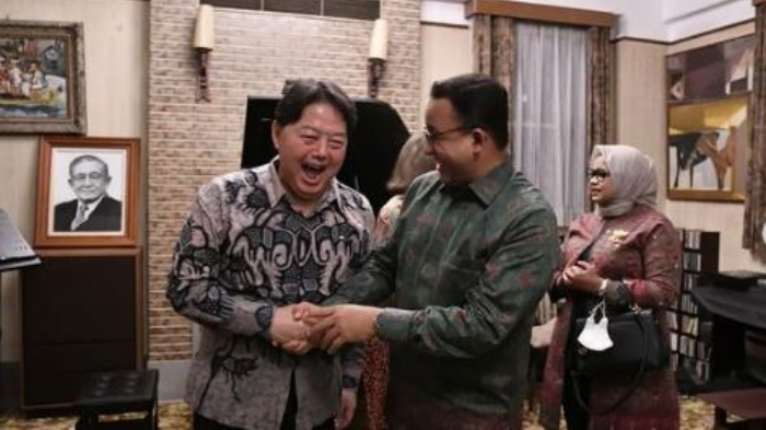 Berita Anies Baswedan: Bersahabat dengan Menlu Jepang, Disambut Denting Piano hingga Pelukan Hangat