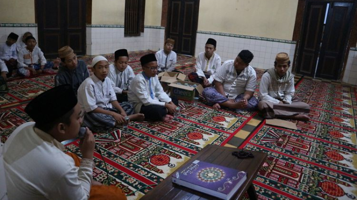 gus-sholah-wafat-santri-pondok-pesantren-tebuireng-tak-henti-baca-alquran.jpg