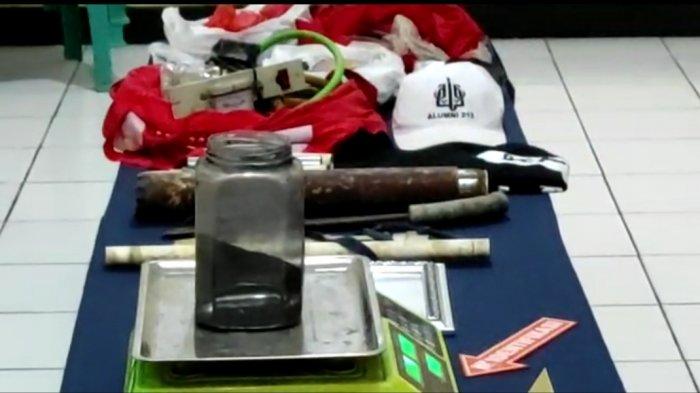 Istri Terduga Teroris Tak Tahu Fungsi Serbuk Hitam Milik Suami: Dibawa dari Jakarta