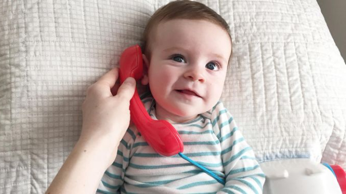 Mengapa Kita Sering Menerima Telepon dengan Telinga Kanan? Begini Penjelasan Ilmiahnya