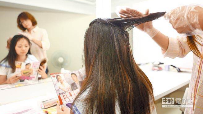 Wanita Ini Menderita Kerusakan Hati Kronis usai Rutin Warnai Rambutnya Setiap Bulan selama 10 Tahun