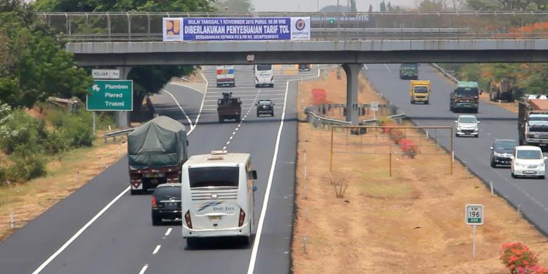 Arus Lalu Lintas Pemudik di Jalan Tol Trans Jawa Terpantau Landai
