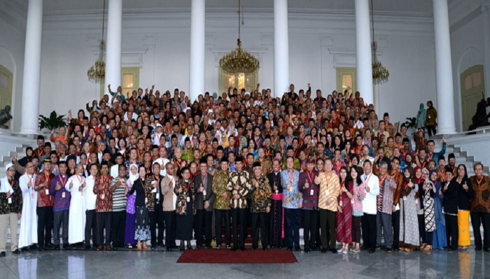 jokowi-bersama-pemuka-agama-di-indonesia_20180211_141003.jpg