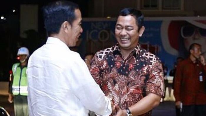 jokowi-dan-hendrar-prihadi_20171018_165513.jpg
