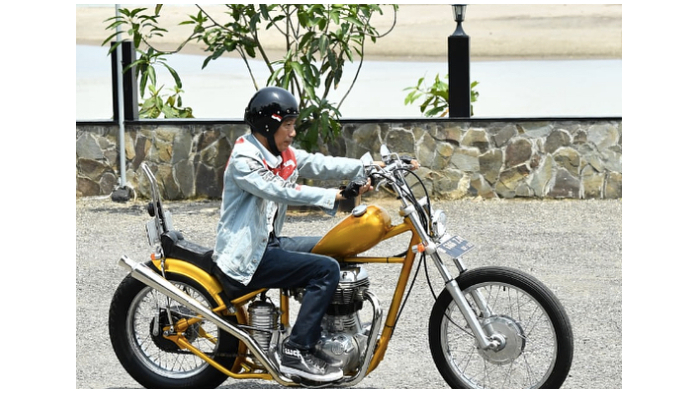 jokowi-motoran_20180408_210442.jpg