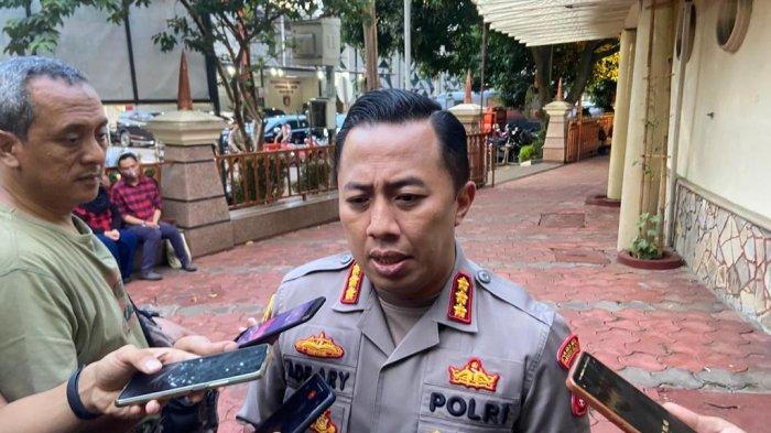 kapolres-metro-jakarta-selatan-ade-ary-syam-indradi-soal-penipuan-barcode-qris-kotak-amal-masjid.jpg