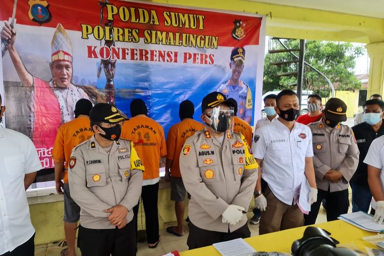 kapolres-simalungun-akbp-agus-waluyo-konferensi-pers-kasus-penganiayaan-pencuri.jpg