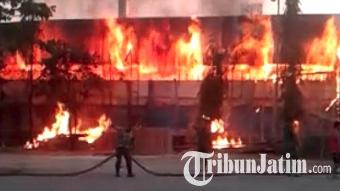 Sedang Direnovasi, Stadion Surajaya Lamongan Kebakaran
