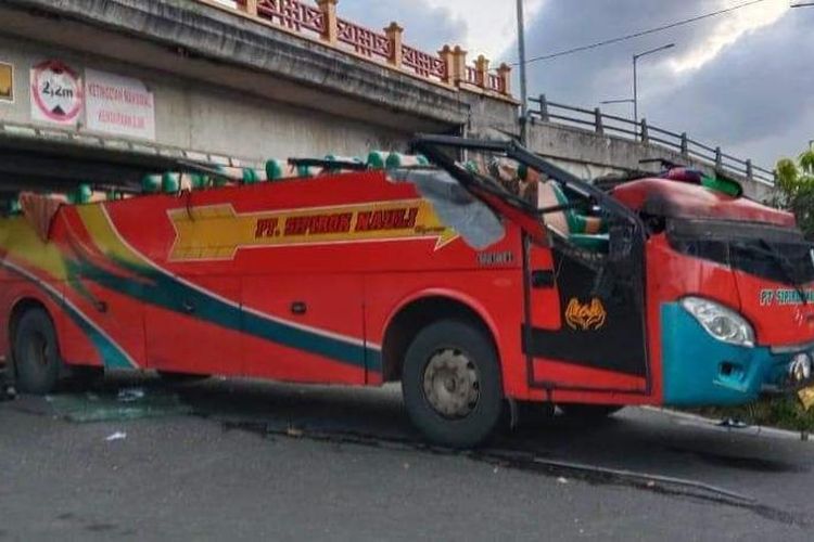 Viral Bus Tabrak Flyover di Padang Panjang hingga Atap Terbelah, Ini Kata Polisi dan Saksi Mata