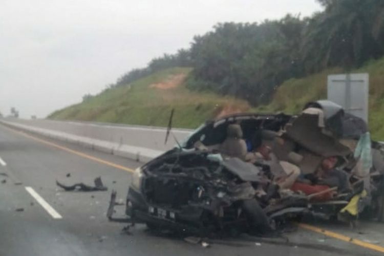 Detik-detik Kecelakaan Maut di Tol Pekanbaru-Dumai, Sopir Innova Diduga Ngantuk, Satu Keluarga Tewas