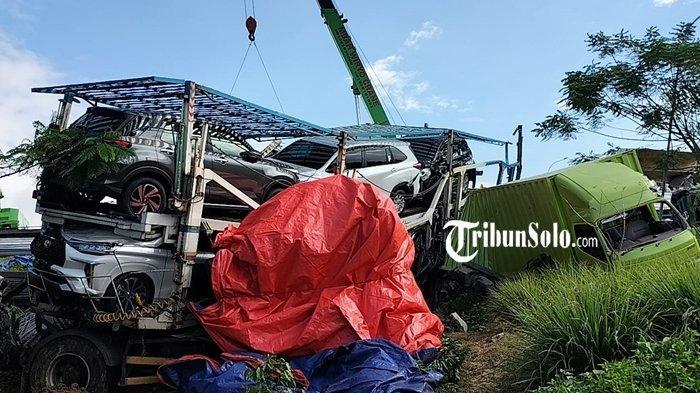 kecelakaan-maut-di-tol-semarang-solo-jumat-1442023.jpg