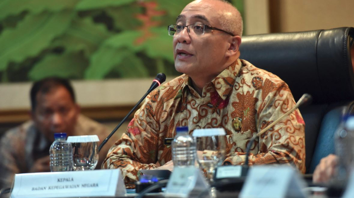 kepala-bkn-bima-haria-wibisana-dalam-keterangan-pers-mengenai-tenaga-honorer-k2_20180921_192438.jpg