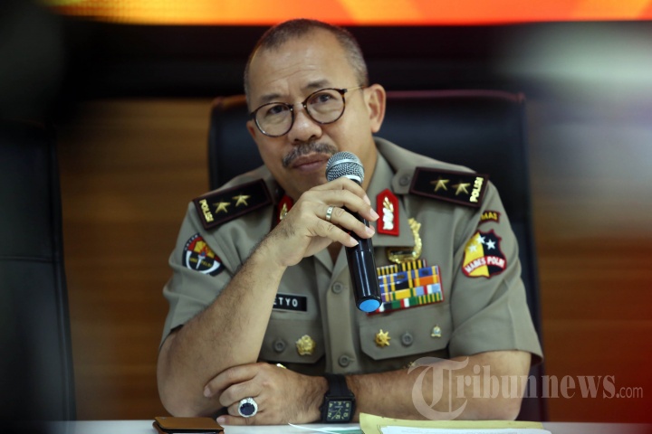 kepala-divisi-humas-polri-irjen-setyo-wasisto_20181102_150208.jpg