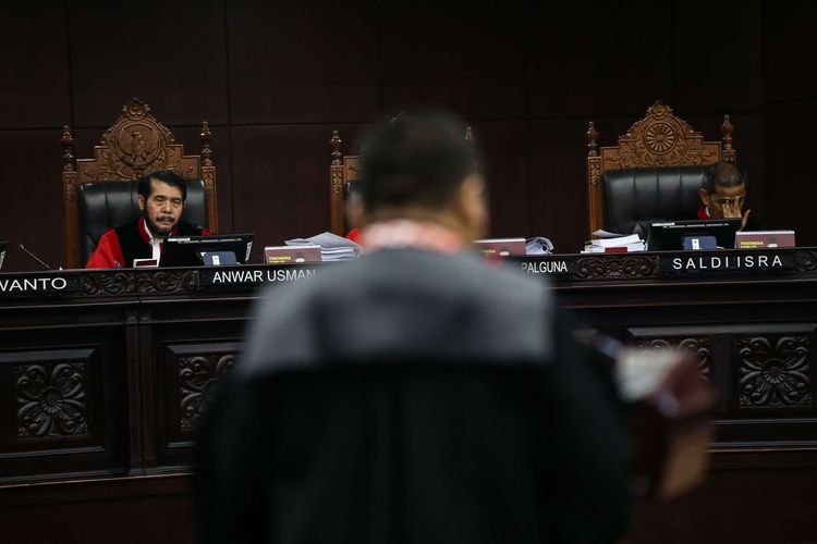 ketua-mahkamah-konstitusi-anwar-usman-memimpin-sidang-perdana-sengketa-pilpres-2019.jpg