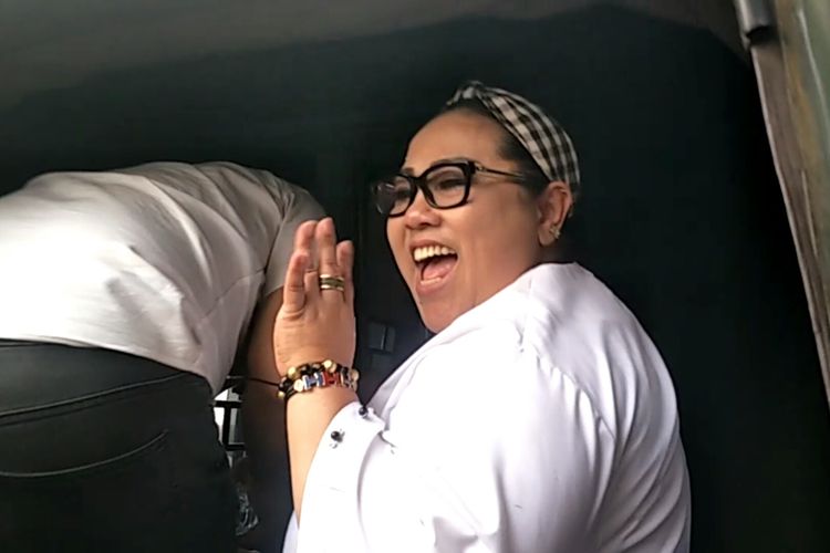 komedian-nunung-saat-meninggalkan-kejaksaan-negeri-jakarta-selatan-kamis-1292019.jpg