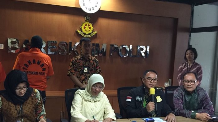 konferensi-pers-pengungkapan-kasus-prostitusi-online-yang-melibatkan-pelaku-di-situs-lendircom_20180608_141824.jpg