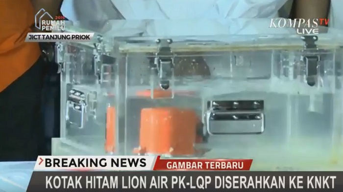 kotak-hitam-atau-black-box-pesawat-lion-air_20181101_191857.jpg