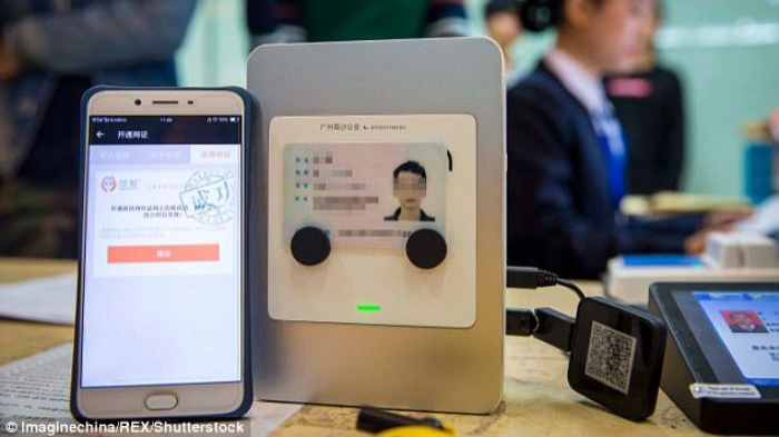 Keren! Di Negara Ini Penduduknya Bisa Menunjukkan KTP Hanya Melalui Smartphone Saja